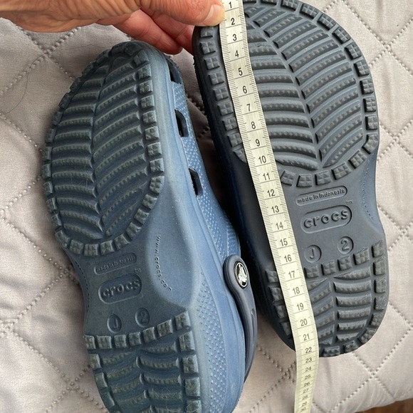 Crocs Navy Blue Slip On Lightweight Clog. Kids Size J2 - Picture 6 of 6